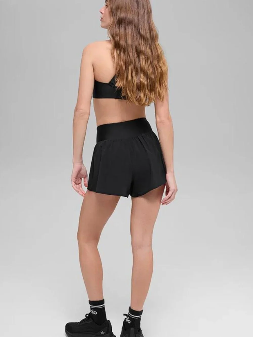 ALO YOGA Women's V-Cute Running Short Size M in Black